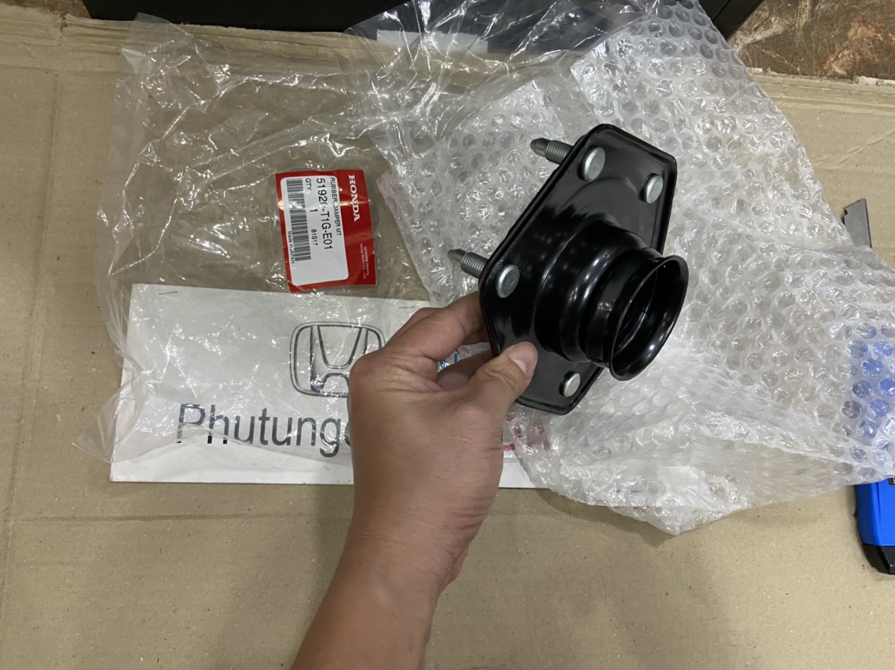 Bát bèo giảm xóc trước xe Honda CRV 2016-2017